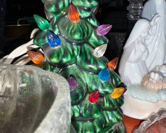 Cute Christmas tree... with original dust