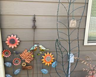 garden sculptures, bird feeders, plants and planters, ceramic mushroom set, iron flower sculptures, leaf sculpture