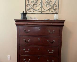 wood bedroom set, storage baskets, metal gray wall art