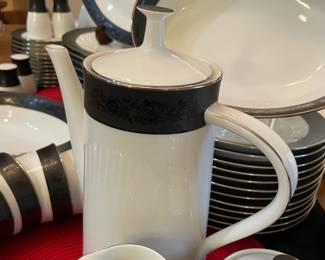 Noritake Sharon 6883 pattern dinnerware