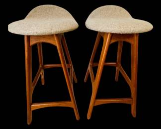 Pair mcm counter stools
Made in Sweden
