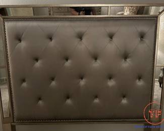 PULASKI Furniture Farrah Queen Size Bedframe