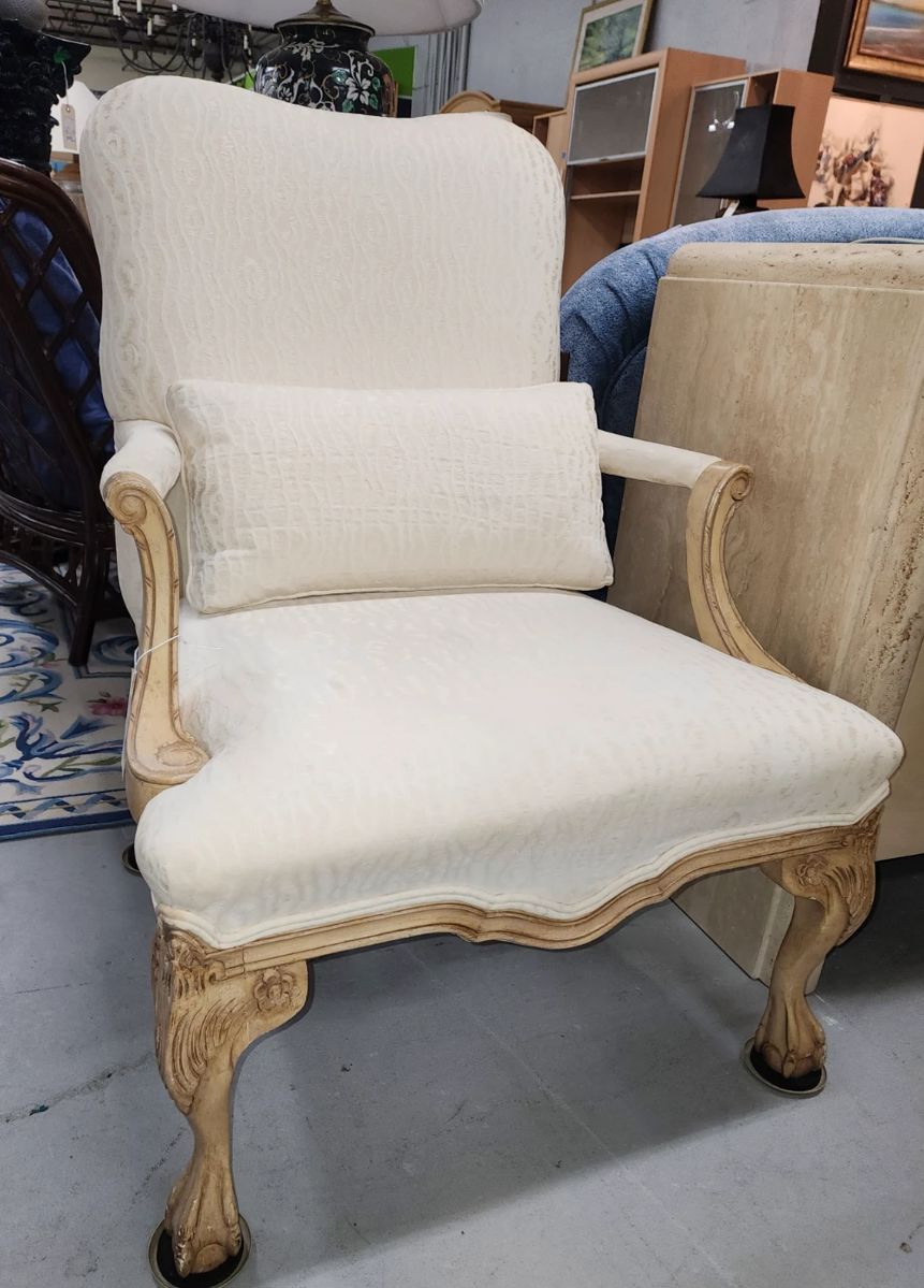 Phillippi Creek Estate in Sarasota, FL starts on 11/1/2023