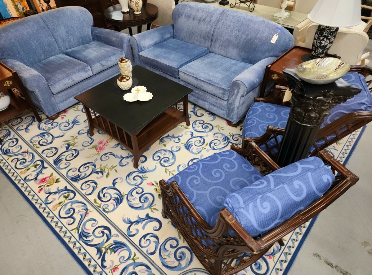 Phillippi Creek Estate in Sarasota, FL starts on 11/1/2023