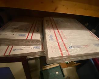 Boxes to pack items to deliver 