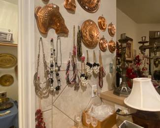 Copper pieces are still beautiful for decorating a home!