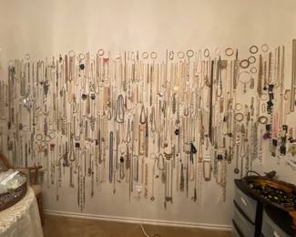 The picture does not do justice if the beauty of these jewelry pieces!