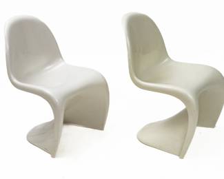 Verner Panton for Herman Miller (American) Moulded Plastic 'Stacking' Chairs, H 33" W 19" Depth 20" 1 Pair