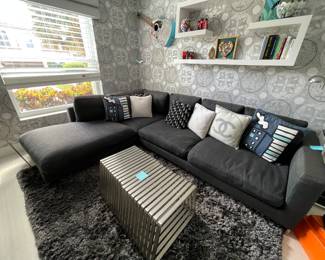 Beautiful Italian sectional. Molteni & C.  Comes with all pillows pictured. Ready for pickup in Doral