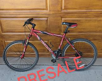 Giant Boulder SE 19" Frame Aluminum Mountain Bike with Shimano Gears 26 inch tires