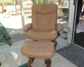 Ekornes Stressless Recliner w/ottoman.