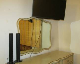 Sony 32" Smart TV w/remote and Cosoos bluetooth speakers.  