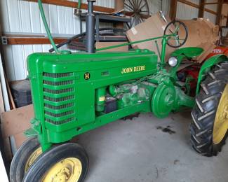This John Deere has been totally restored and we put a brand new battery in it. And, yes, it purrs..