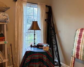 Glass top corner table with Tablecloths & Lamp