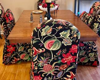 Dining Room tabel with Leaf and 4 Parsons Chairs