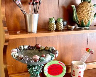 Buffet with Hutch - Pineapple Decor