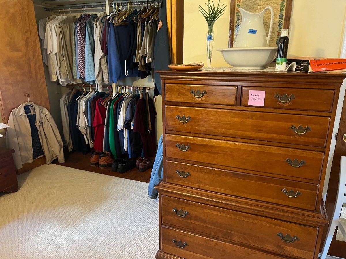 ESTATE SALE CONTENTS in Iselin, NJ starts on 11/3/2023