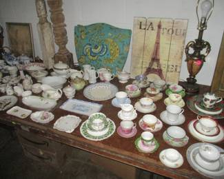 Tea cups and saucers 