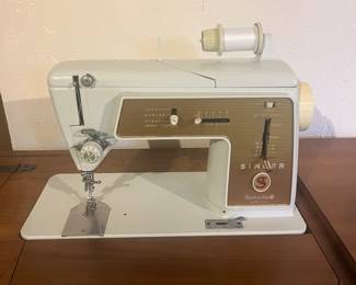 Singer Sewing Machine 