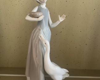 Lladro Figurine Girl Feeding Goose