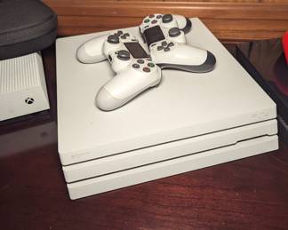 Playstation 4 w/ Controllers