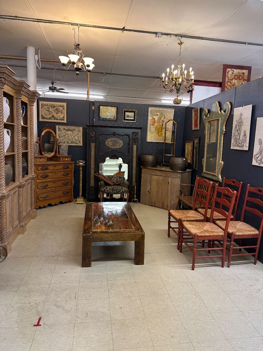 LOADS of Antiques in Harbor Country starts on 11/2/2023