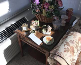 Items Located In The Kitchen Sitting Area