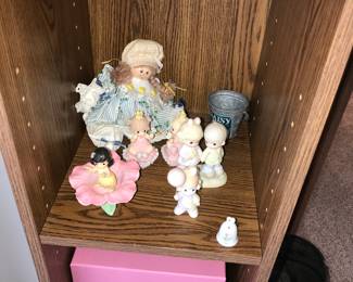 Items Located In The Kitchen Sitting Area