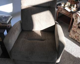 Items Located In The Kitchen Sitting Area