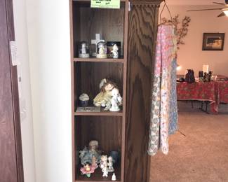 Items Located In The Kitchen Sitting Area