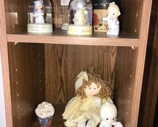 Items Located In The Kitchen Sitting Area