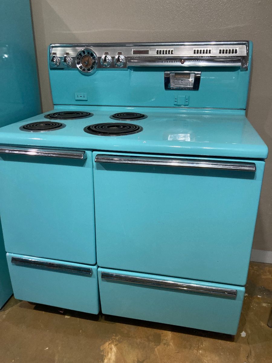 Matching stove and fridge.  This is a true color