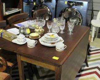 drop leaf/gate leg table w/6 chairs. 