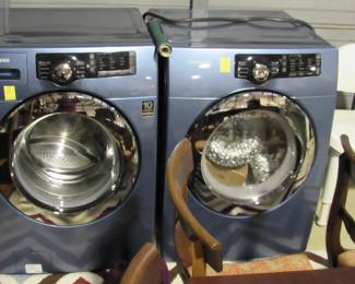 Samsung washer/dryer like new.