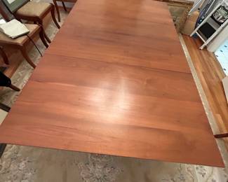 BEAUTIFUL GATELEG DINING TABLE WITH 8 CHAIRS.