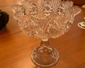 VINTAGE GLASS FRUIT BOWL.
