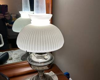 VINTAGE ALADDIN OIL LAMP.