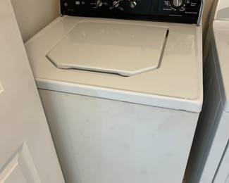 NICE WASHING MACHINE.