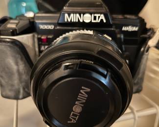 MINOLTA 7000 WITH FLASH. 