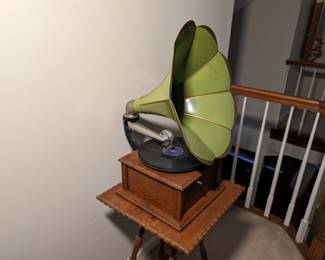 Aretino Machine Victrola