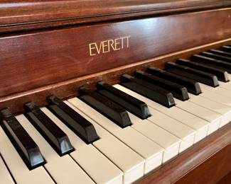 Everett Console Piano