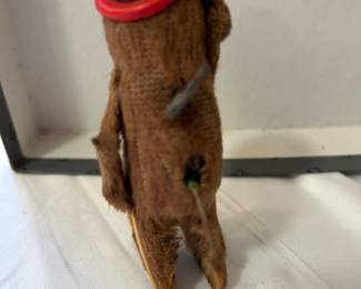 The tail wire is there, but not much covering it.