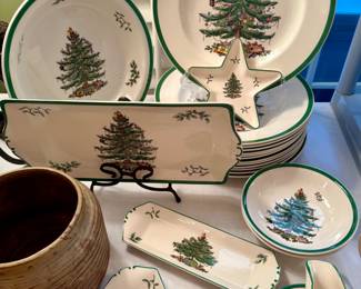 13 Spode dinner plates and accessories