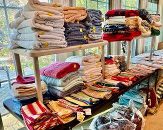 Extra fluffy bath towels, hand towels and face cloths. Napkin sets, kitchen linens and more.