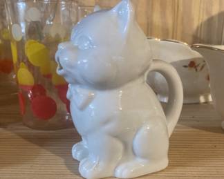 Vintage cat creamer 