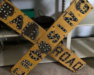 Railroad crossing sign - heavy