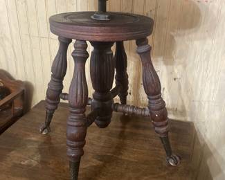 Exceptional piano stool - claw and glass ball