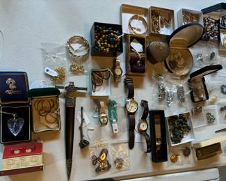 Assortment of jewelry