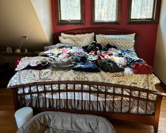 Thomasville bedroom set - King size bed