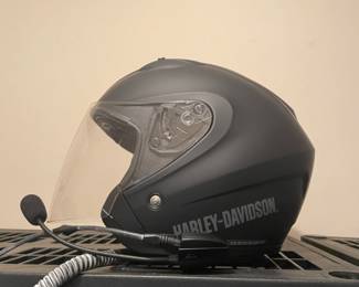 Harley Davidson motorcycle helmets w microphones one XL one XXL with bags
$125.00 each